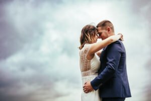 Photo de jeunes mariés après leur mariage dans le Maine et Loire