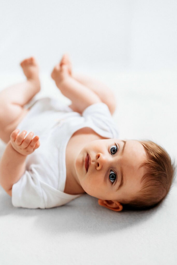 photographe bebe en blanc à Angers
