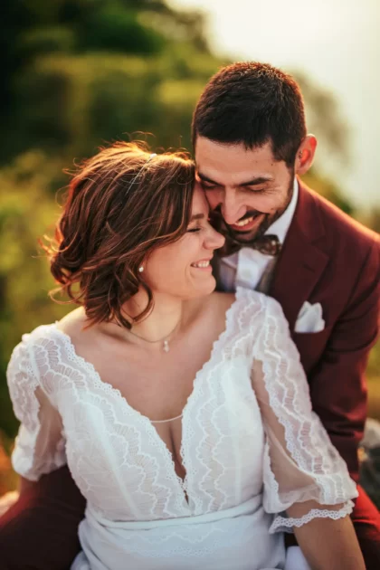 Séance photo de couple après mariage à la Roche de Mûr, près d'Angers