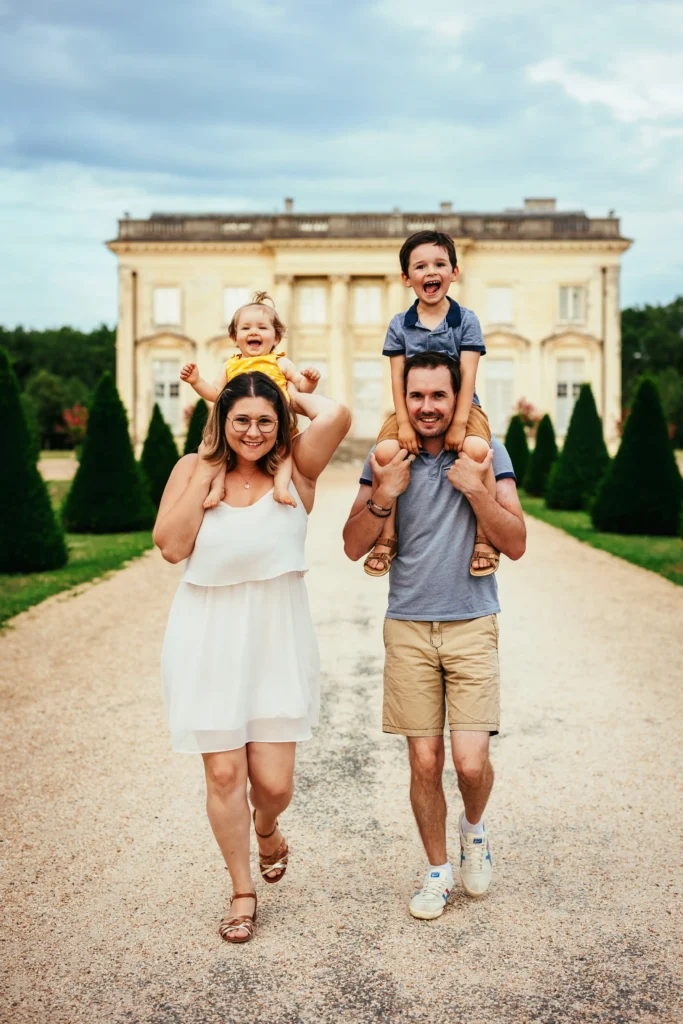 Séance photo de famille au parc de Pignerolles à St Barthélémy d'Anjou, près d'Angers : une bonne idée cadeau pour noel