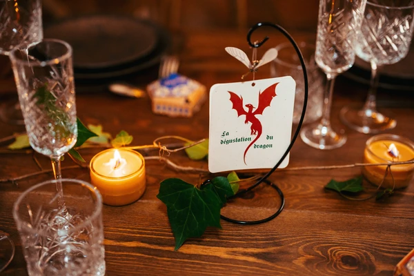 Menu de mariage sur le thème fantastique avec un dragon