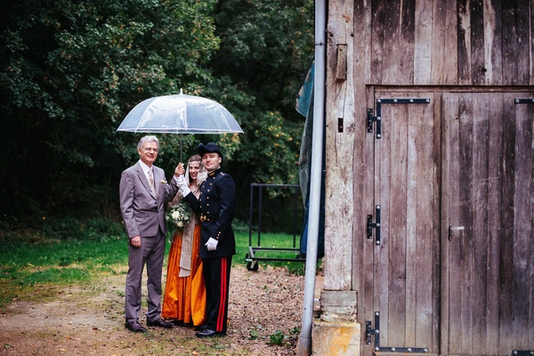 photo de mariage sous le pluie à la seigneurie d'alleray