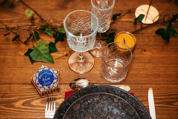Décoration de table d'inspiration médiévale et fantastique