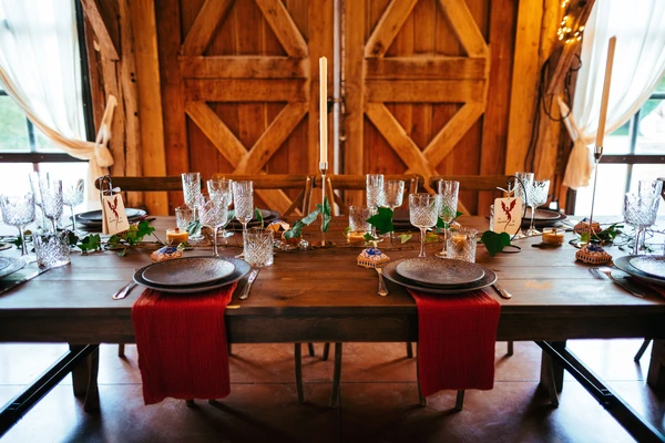 Décoration de table d'un mariage fantastique-médiéval