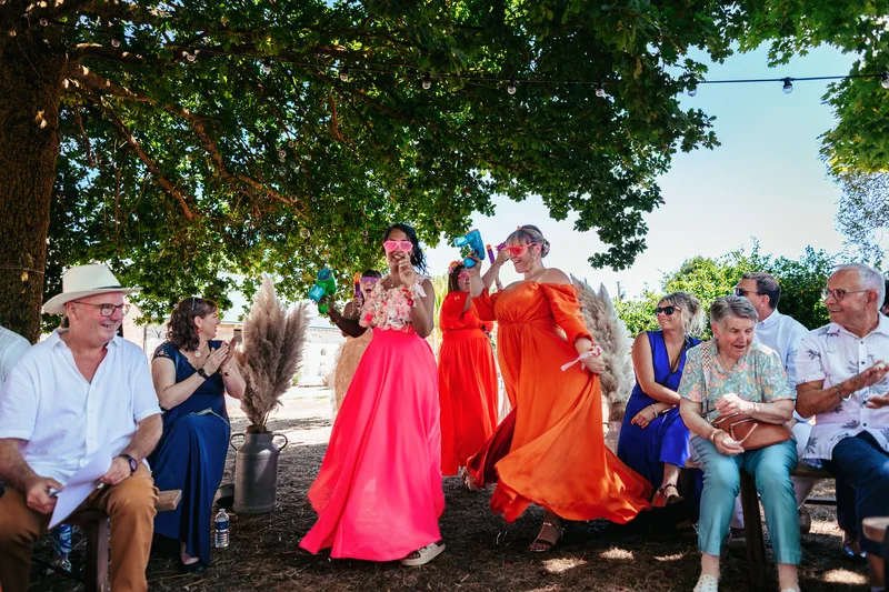 entrée des demoiselles d'honneur à la cérémonie laique